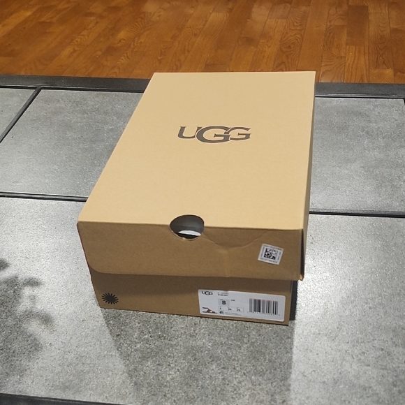 UGG Tan Storage Box - Picture 7 of 11